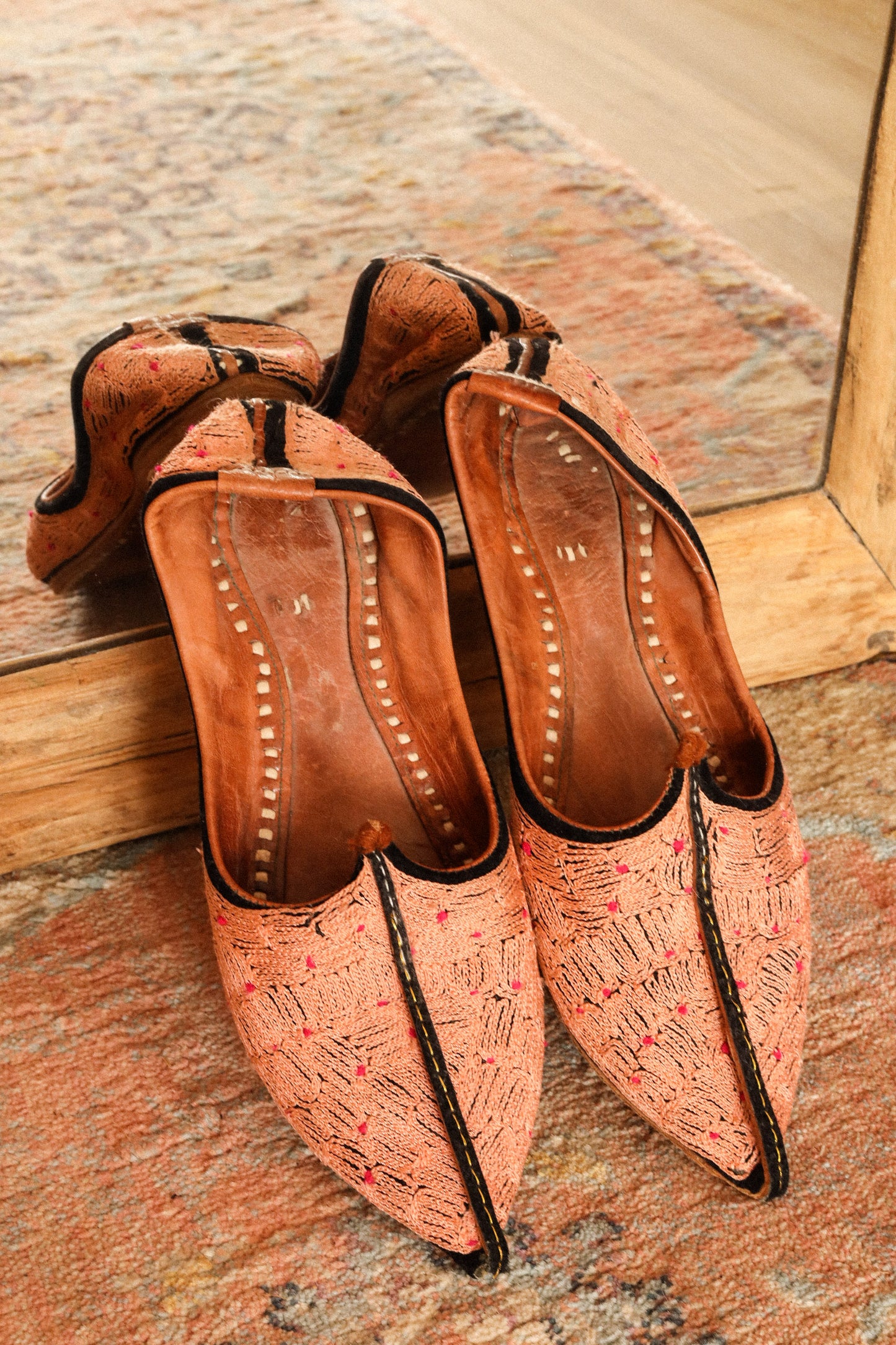 RARE INDIAN LEATHER SLIPPERS, 38/39