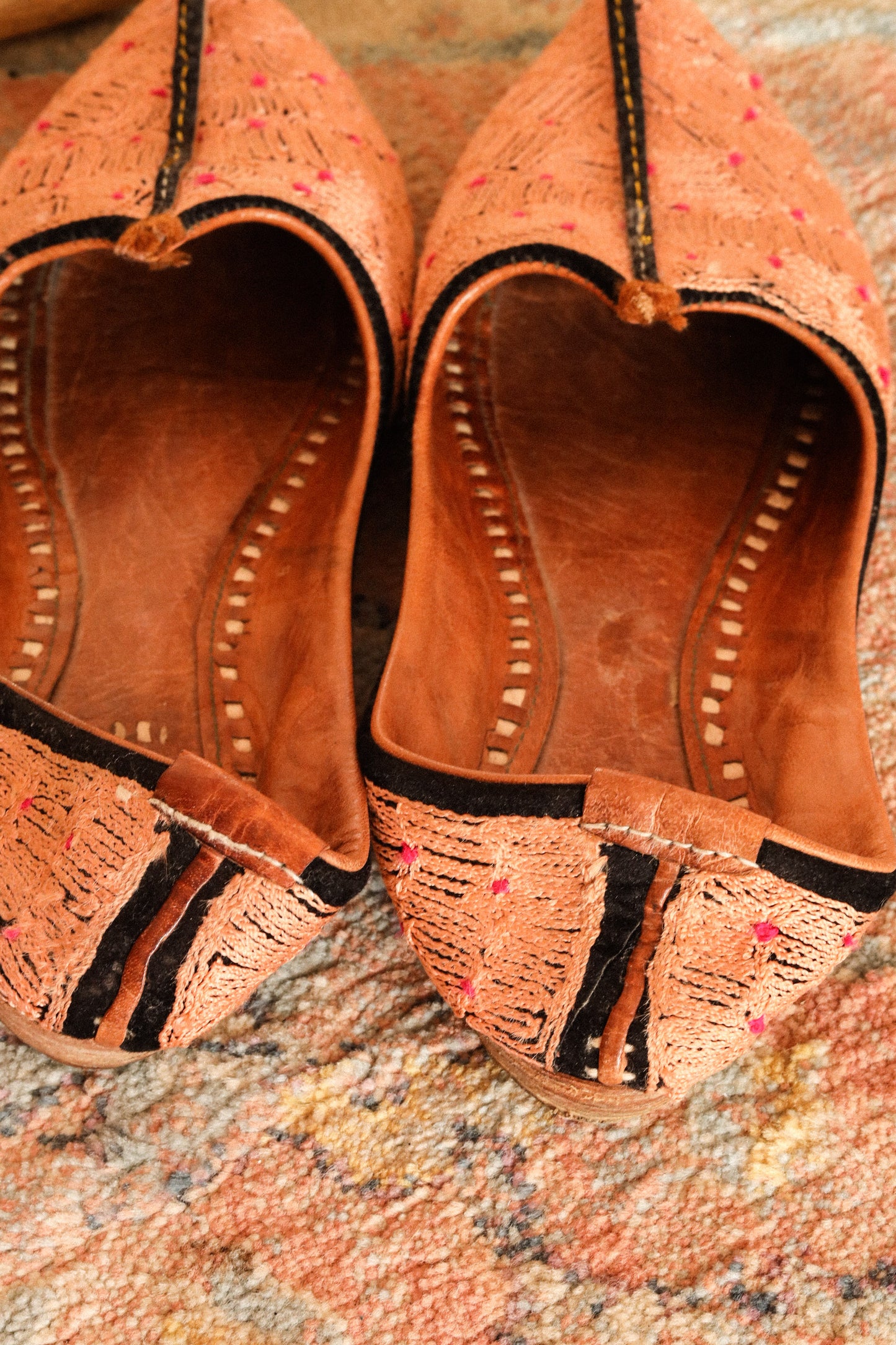 RARE INDIAN LEATHER SLIPPERS, 38/39