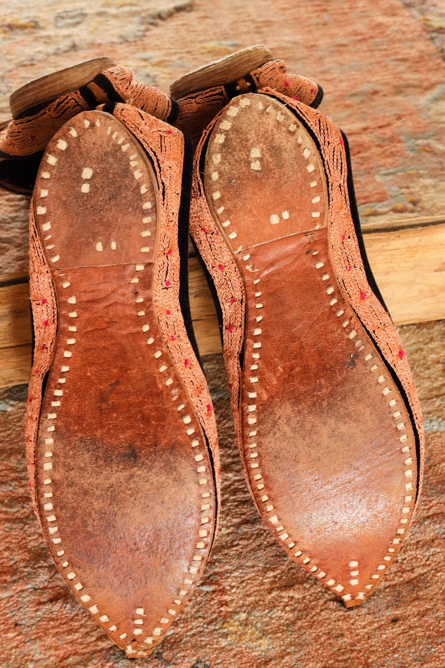 RARE INDIAN LEATHER SLIPPERS, 38/39